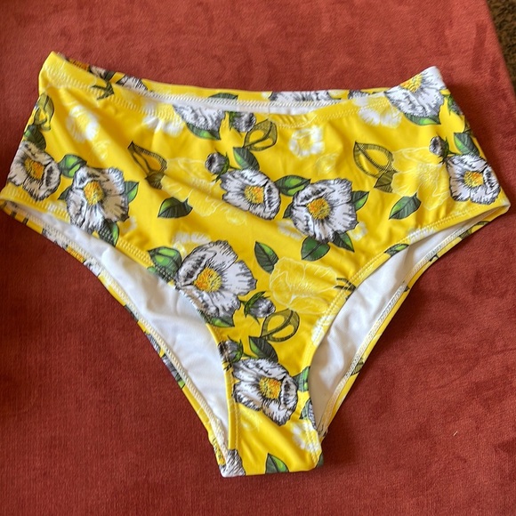🏷BUY2GET1🏷 New Sz Med Floral Swim Bottoms - Picture 1 of 1